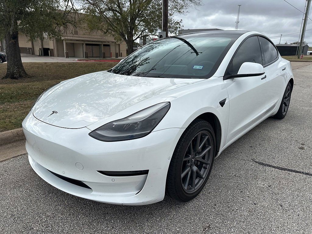 2021 Tesla Model 3 Standard Range Plus photo 3