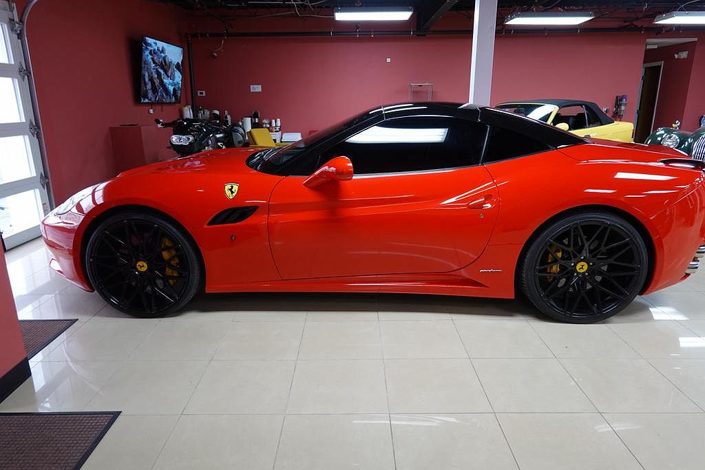 2014 Ferrari California null image 3