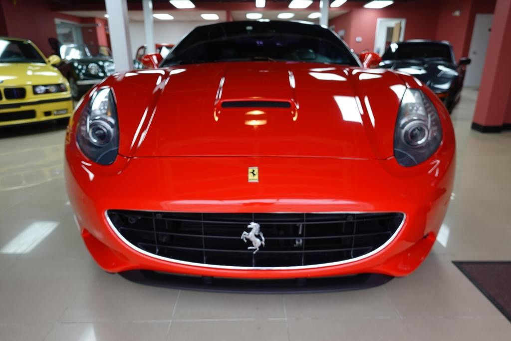 2014 Ferrari California null image 4