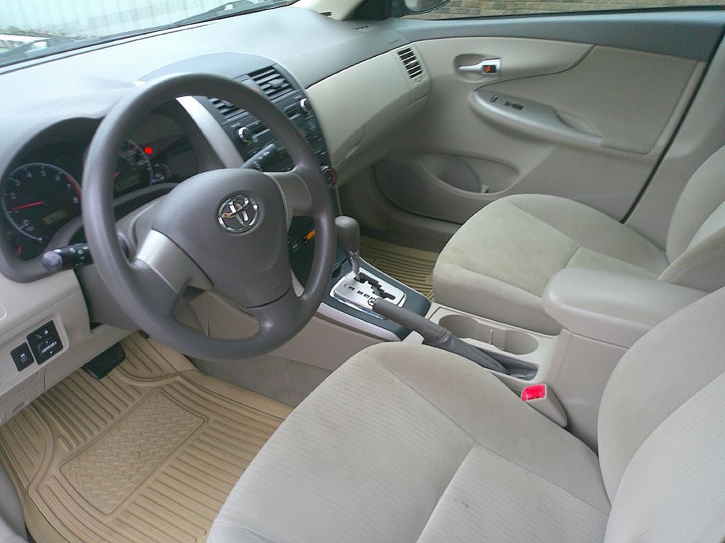 2010 Toyota Corolla Base image 4