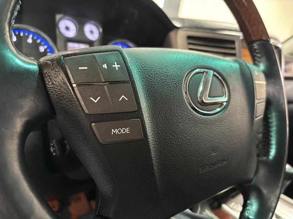 2011 Lexus LX 570 image 34