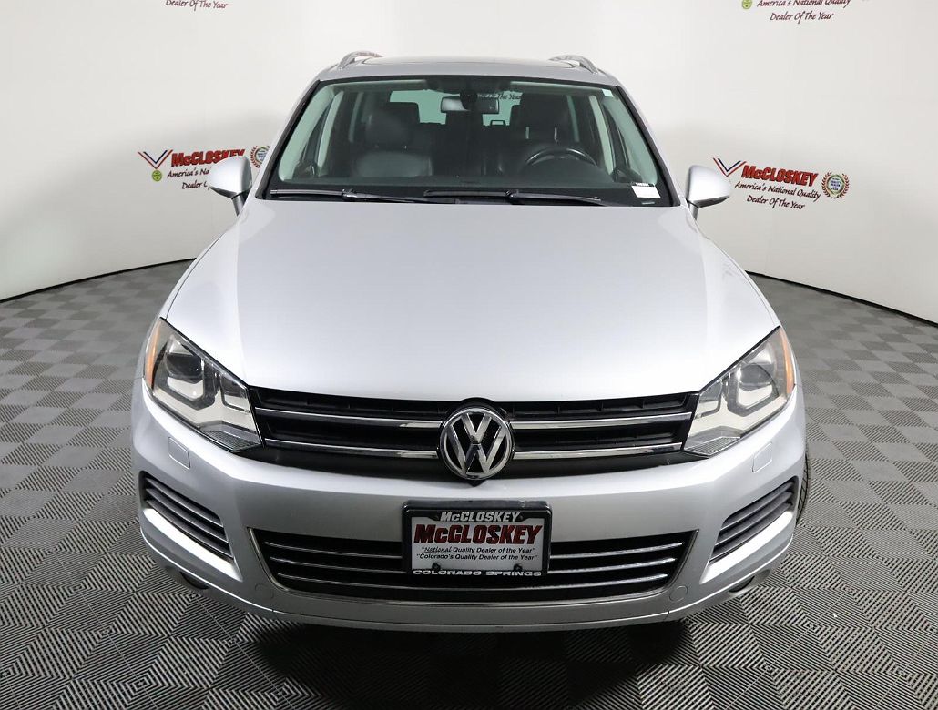 2014 Volkswagen Touareg Luxury image 2