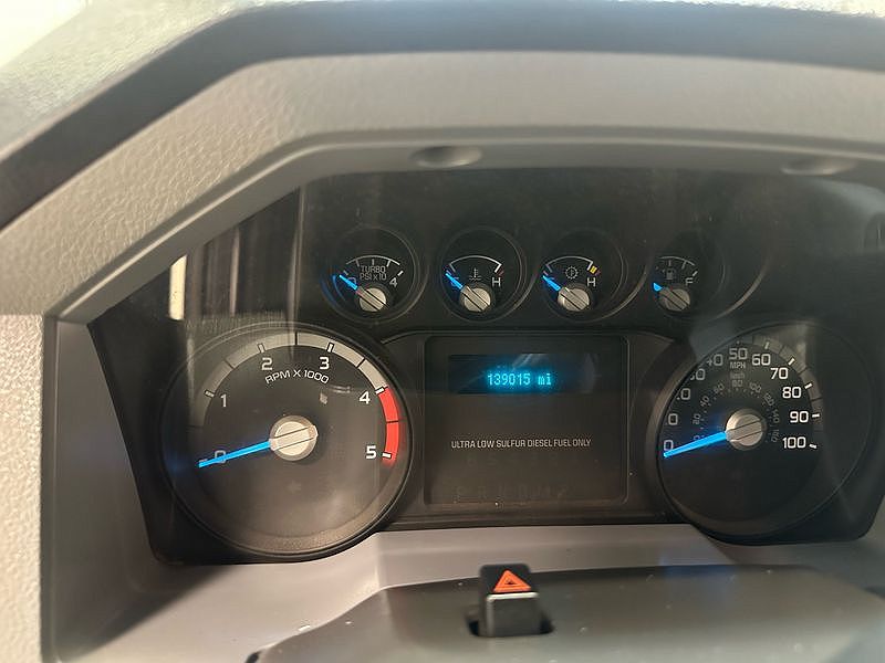 2014 Ford F-550 null image 26