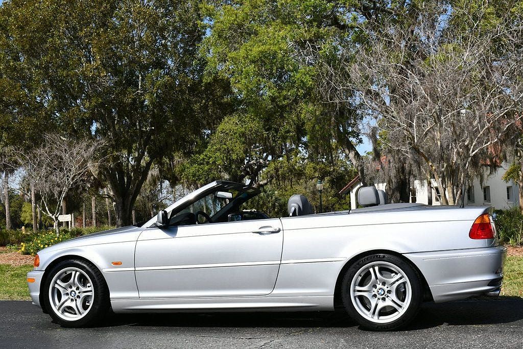 2001 BMW 3 Series 330Ci image 3