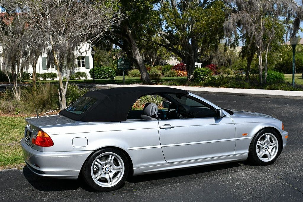 2001 BMW 3 Series 330Ci image 5