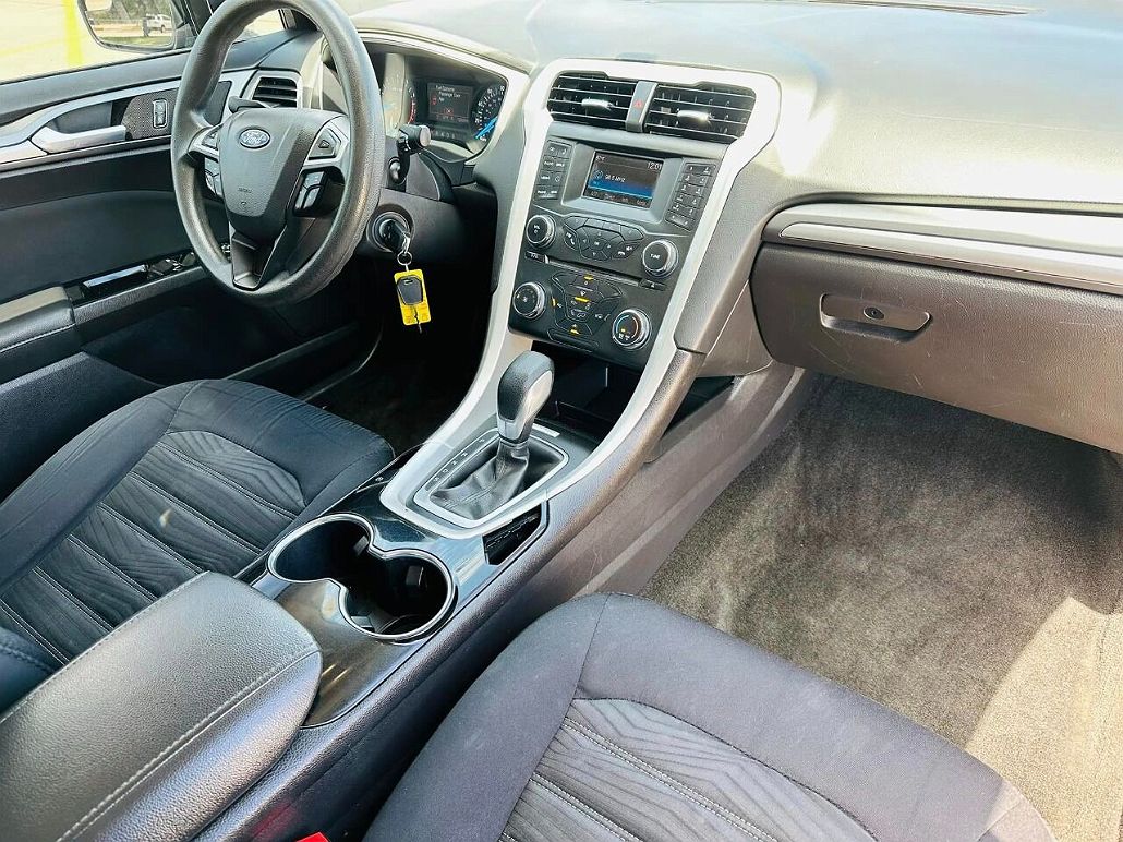 2016 Ford Fusion SE image 5