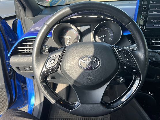 2020 Toyota C-HR XLE photo 4