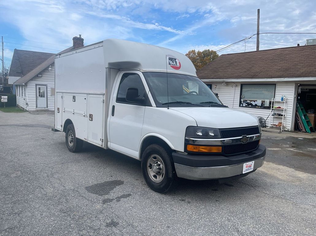 2016 Chevrolet Express 3500 image 5