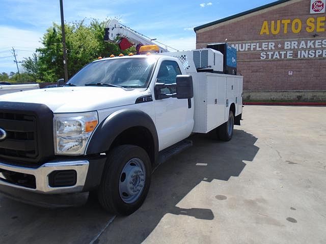2011 Ford F-550 null image 5