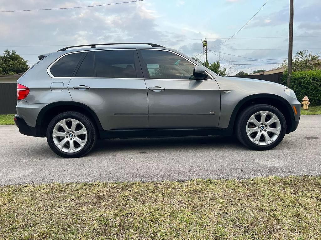 2007 BMW X5 4.8i image 2