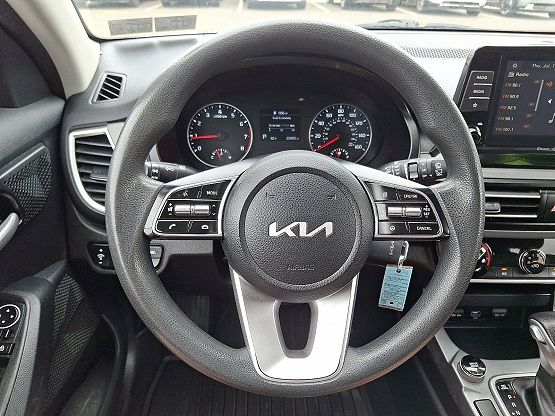 2022 Kia Seltos LX photo 10
