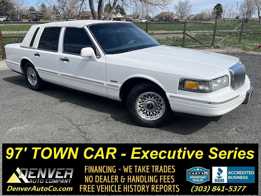 1997 Lincoln Town Car Executive image 0