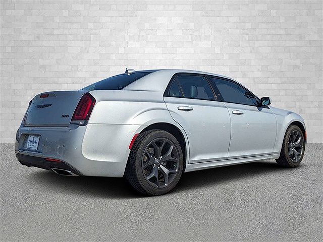 2023 Chrysler 300 Touring image 3