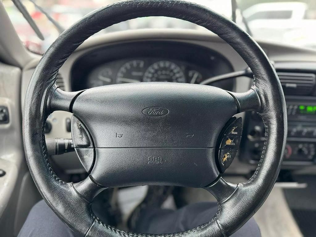 1998 Ford Explorer Sport image 12