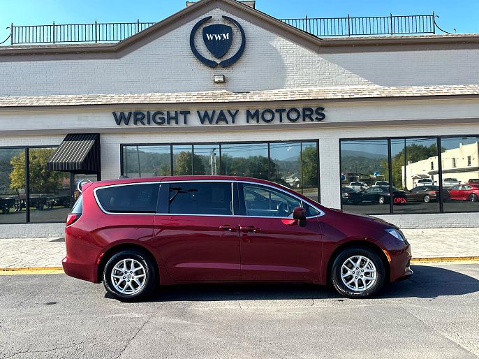 2023 Chrysler Voyager