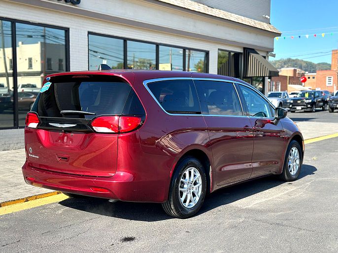 2023 Chrysler Voyager