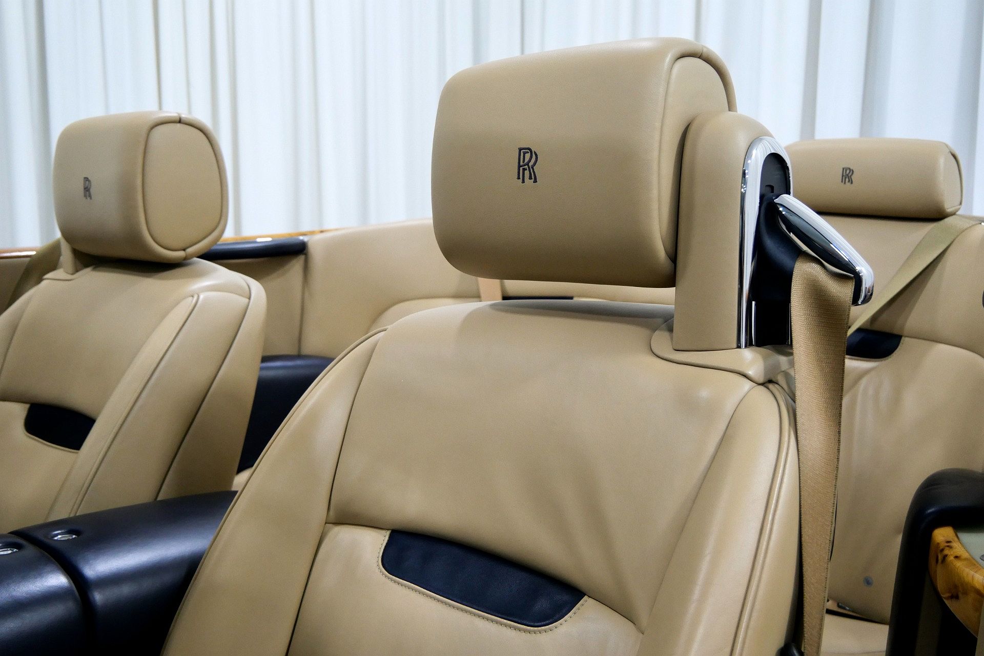 2010 Rolls-Royce Phantom Drophead image 27