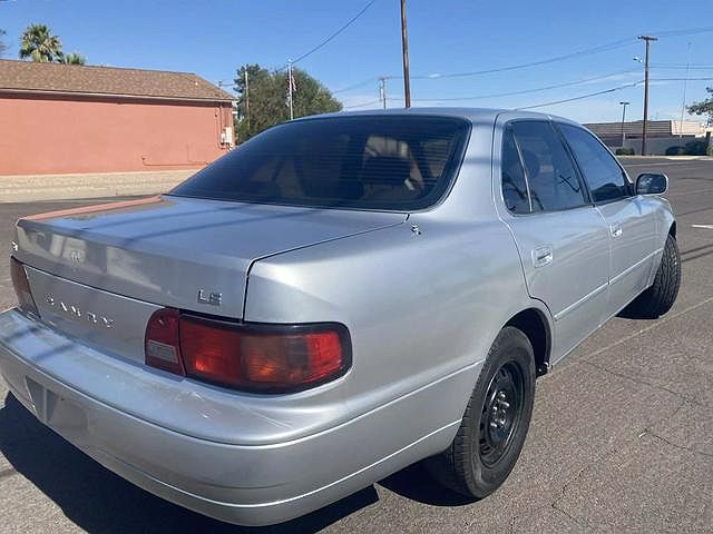 1996 Toyota Camry LE image 17