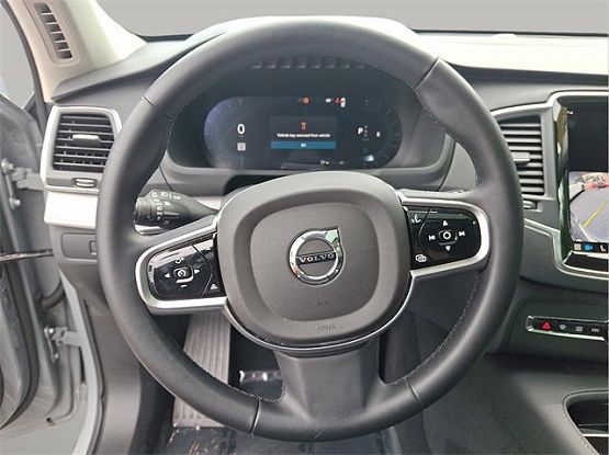 2025 Volvo XC90 Core AWD photo 11
