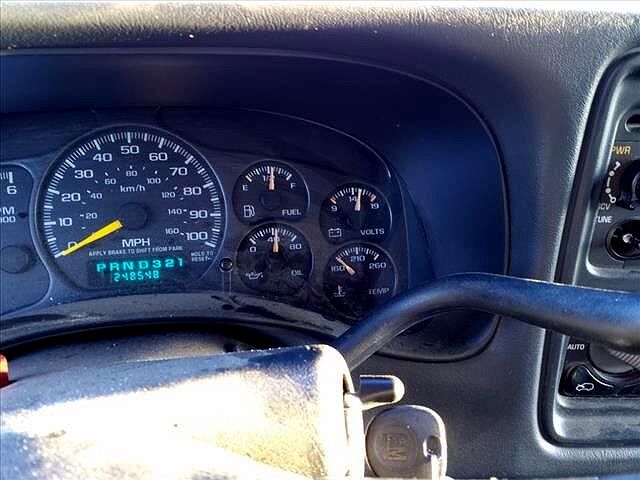 2001 Chevrolet Tahoe null image 13