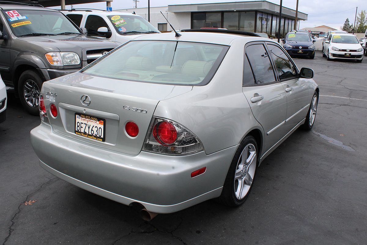 2002 Lexus IS 300 image 6