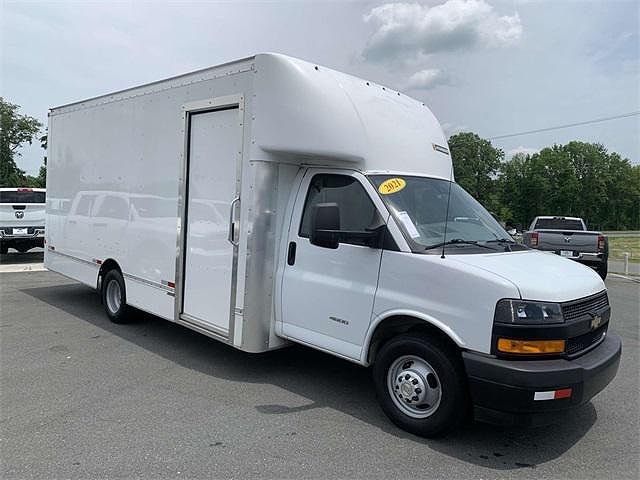 2021 Chevrolet Express 4500 image 1