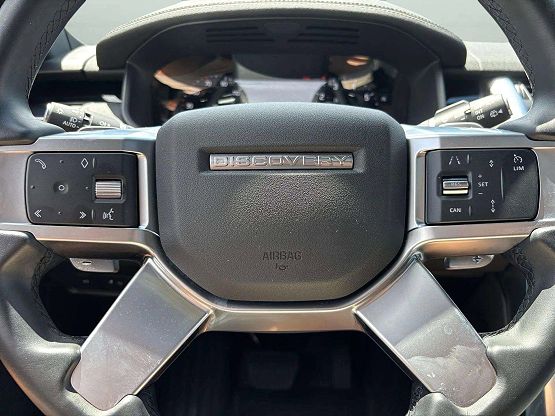 2023 Land Rover Discovery S photo 11