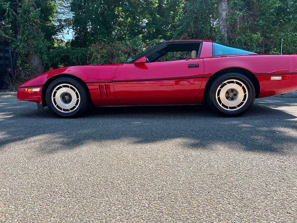 1984 Chevrolet Corvette null image 2