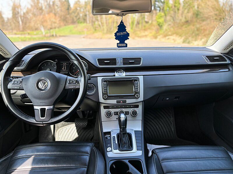 2014 Volkswagen CC Executive image 9