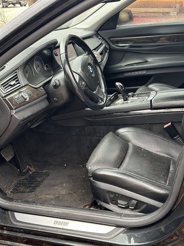 2012 BMW 7 Series 750Li image 2