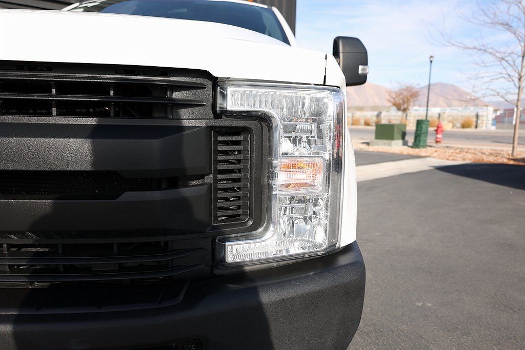 2017 Ford F-350 XL image 3