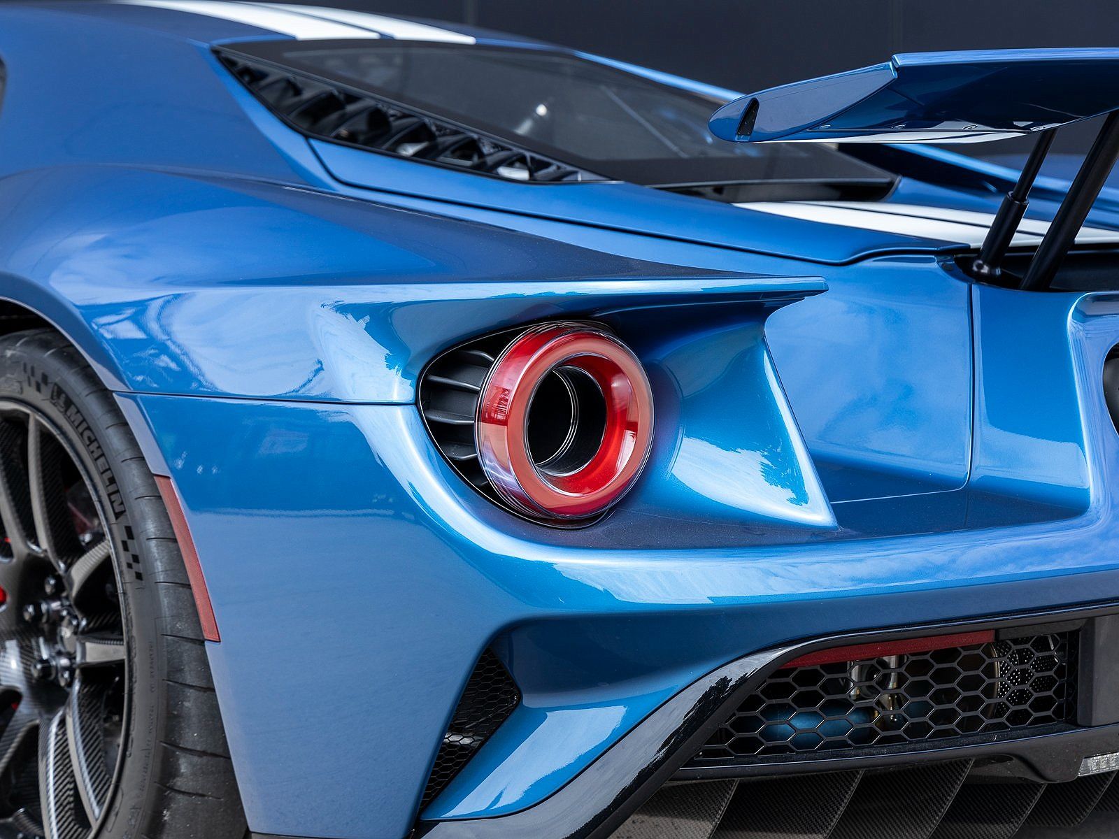 2020 Ford GT null image 13