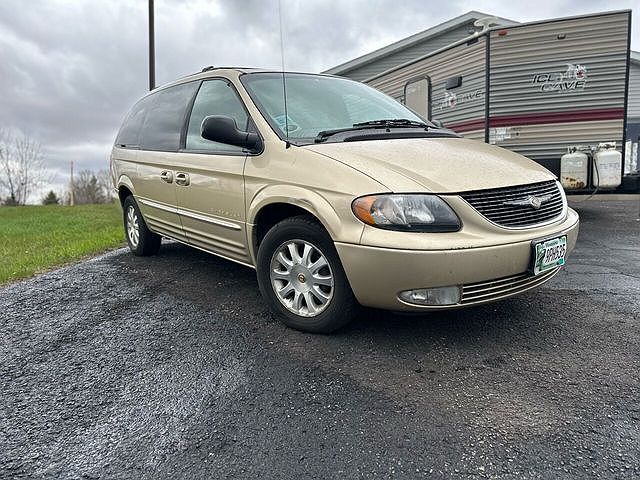 2001 Chrysler Town & Country LXi image 0