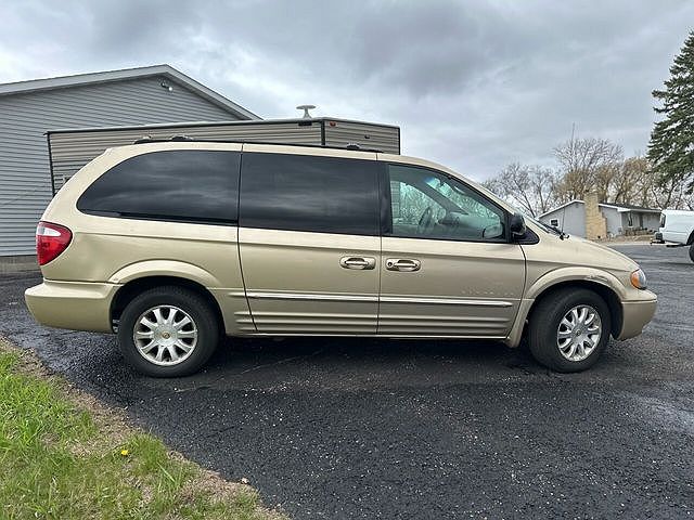 2001 Chrysler Town & Country LXi image 2