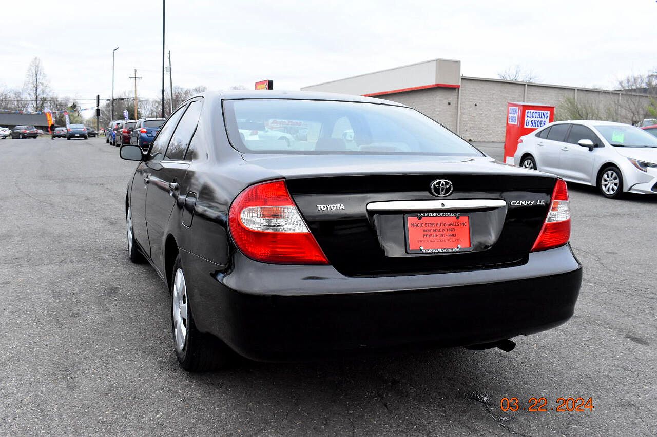 2004 Toyota Camry XLE image 24