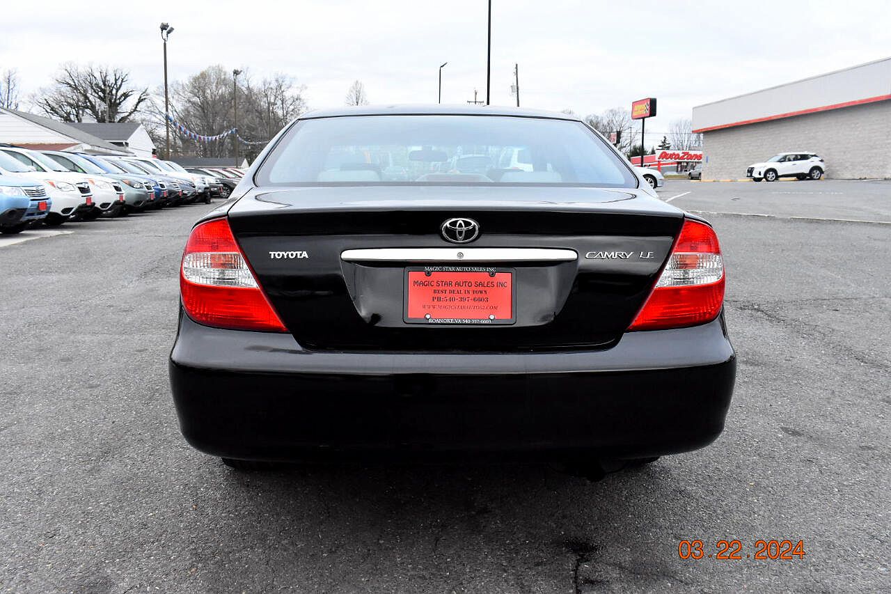 2004 Toyota Camry XLE image 25