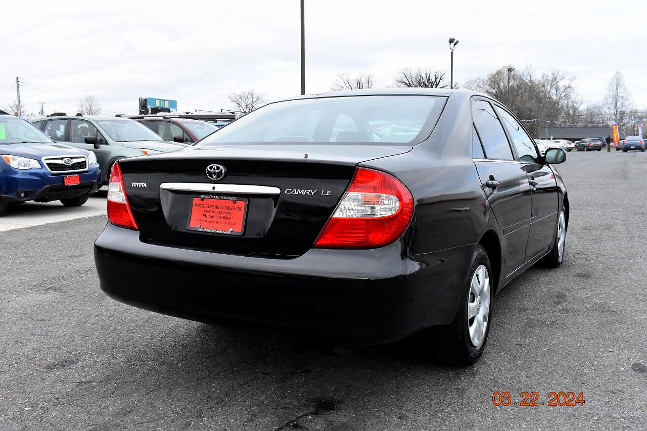 2004 Toyota Camry XLE image 26