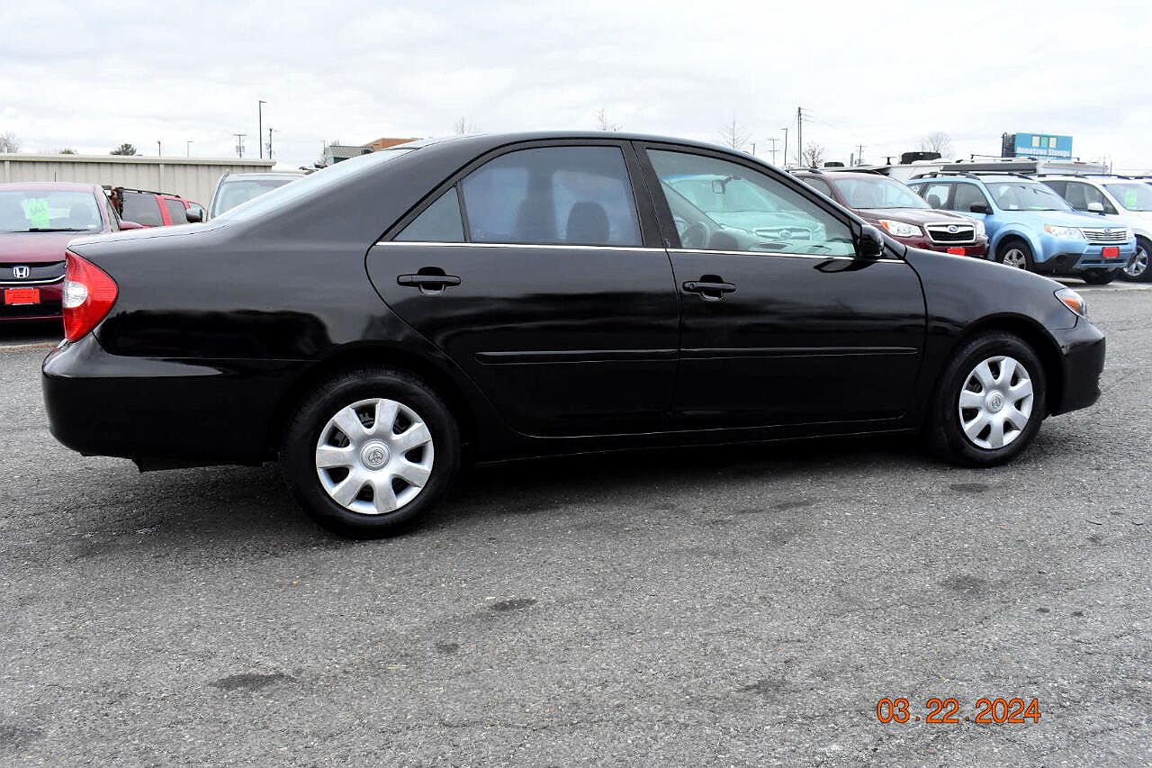 2004 Toyota Camry XLE image 28