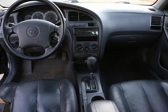 2001 Hyundai Elantra GT image 9