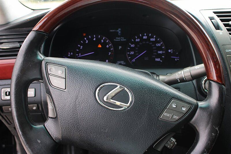 2009 Lexus LS 460 image 12