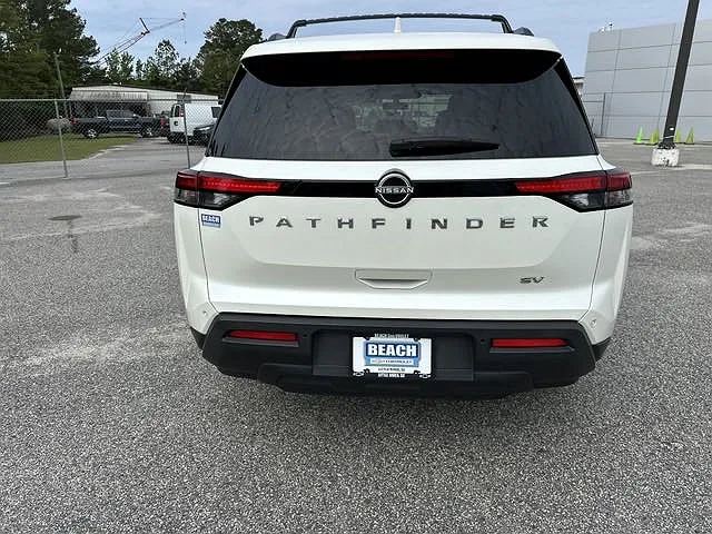 2022 Nissan Pathfinder SV image 3