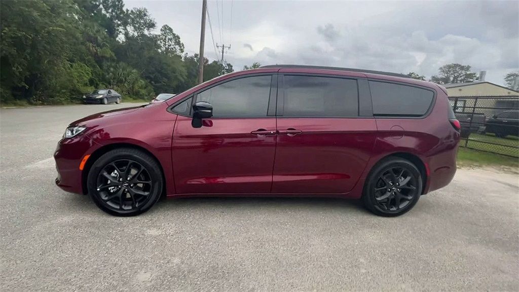 2023 Chrysler Pacifica Limited image 4