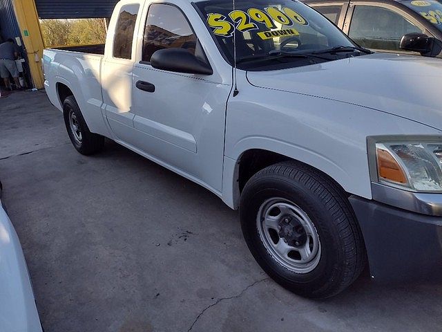 2006 Mitsubishi Raider LS image 1