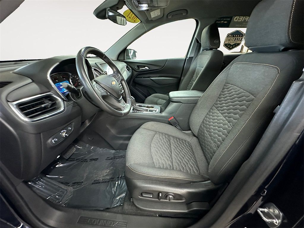 2021 Chevrolet Equinox LT image 2