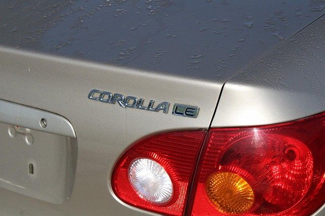 2004 Toyota Corolla LE image 3