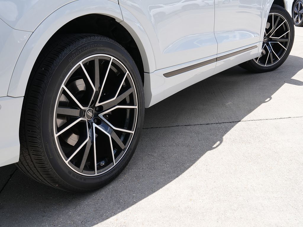 2023 Audi SQ8