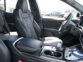 2023 Audi SQ8