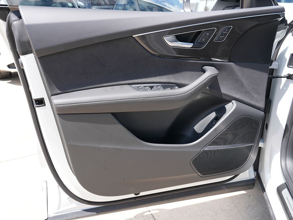 2023 Audi SQ8