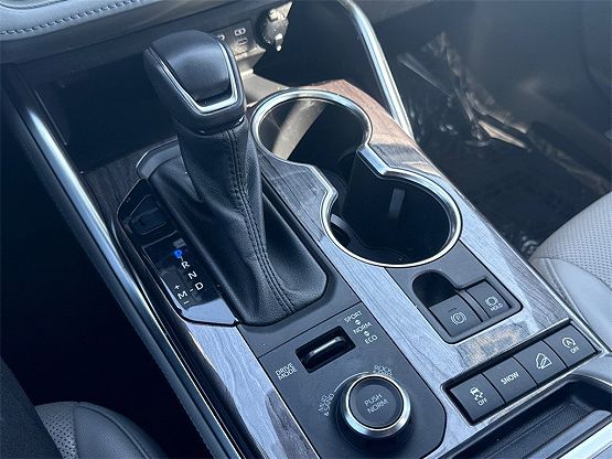 2022 Toyota Highlander Limited photo 10
