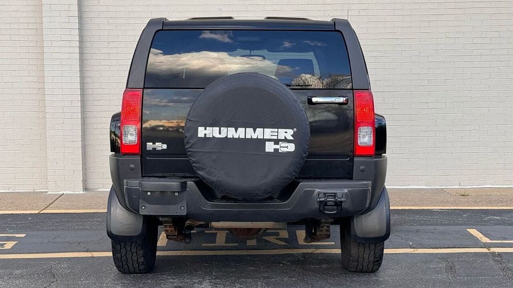 2010 Hummer H3 Luxury image 4